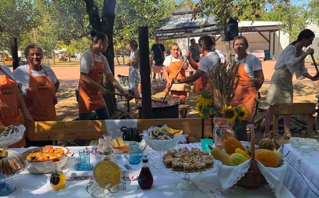Kotlići puni pekmeza, štandovi puni boja: Ovako su prošli Dani Salaša Tena