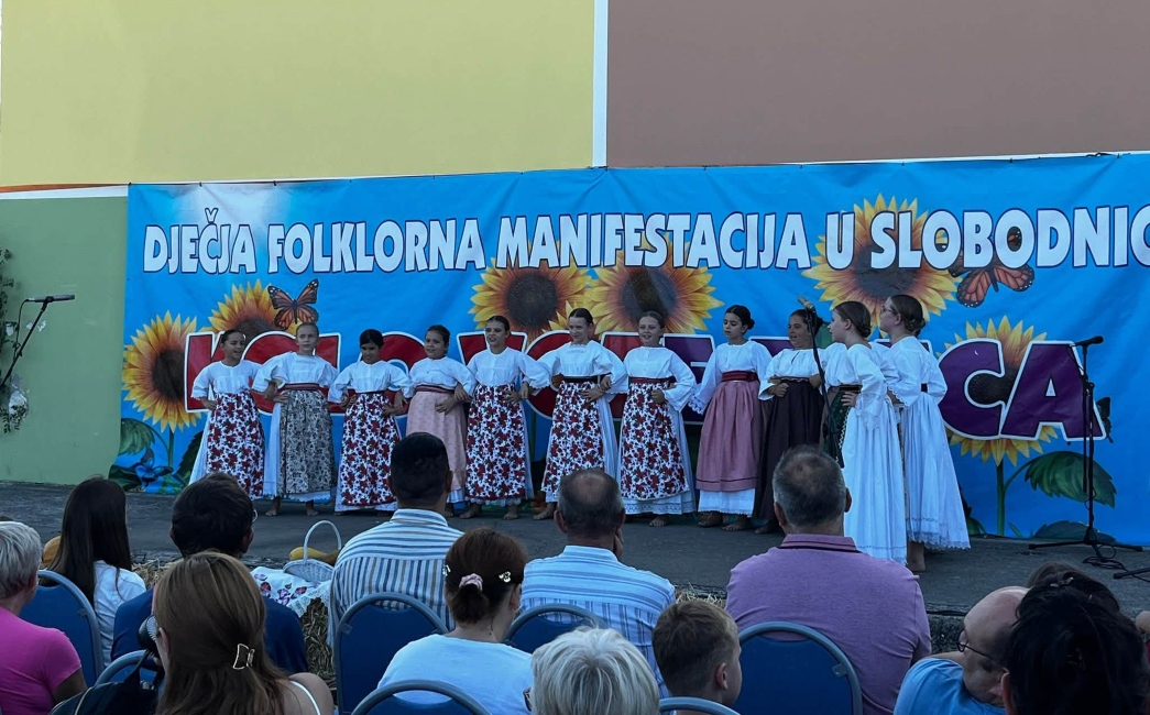 „Kolo voze djeca”: Slobodnica zaplesala uz pjesmu i tradiciju