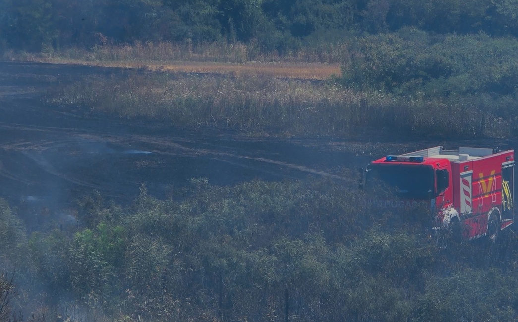 Gori kod zapadnog ulaza u Slavonski Brod, vatrogasci brzo intervenirali