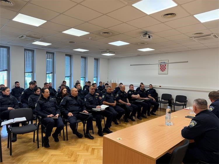 26 novih policijskih vježbenika počelo raditi u Brodsko-posavskoj županiji