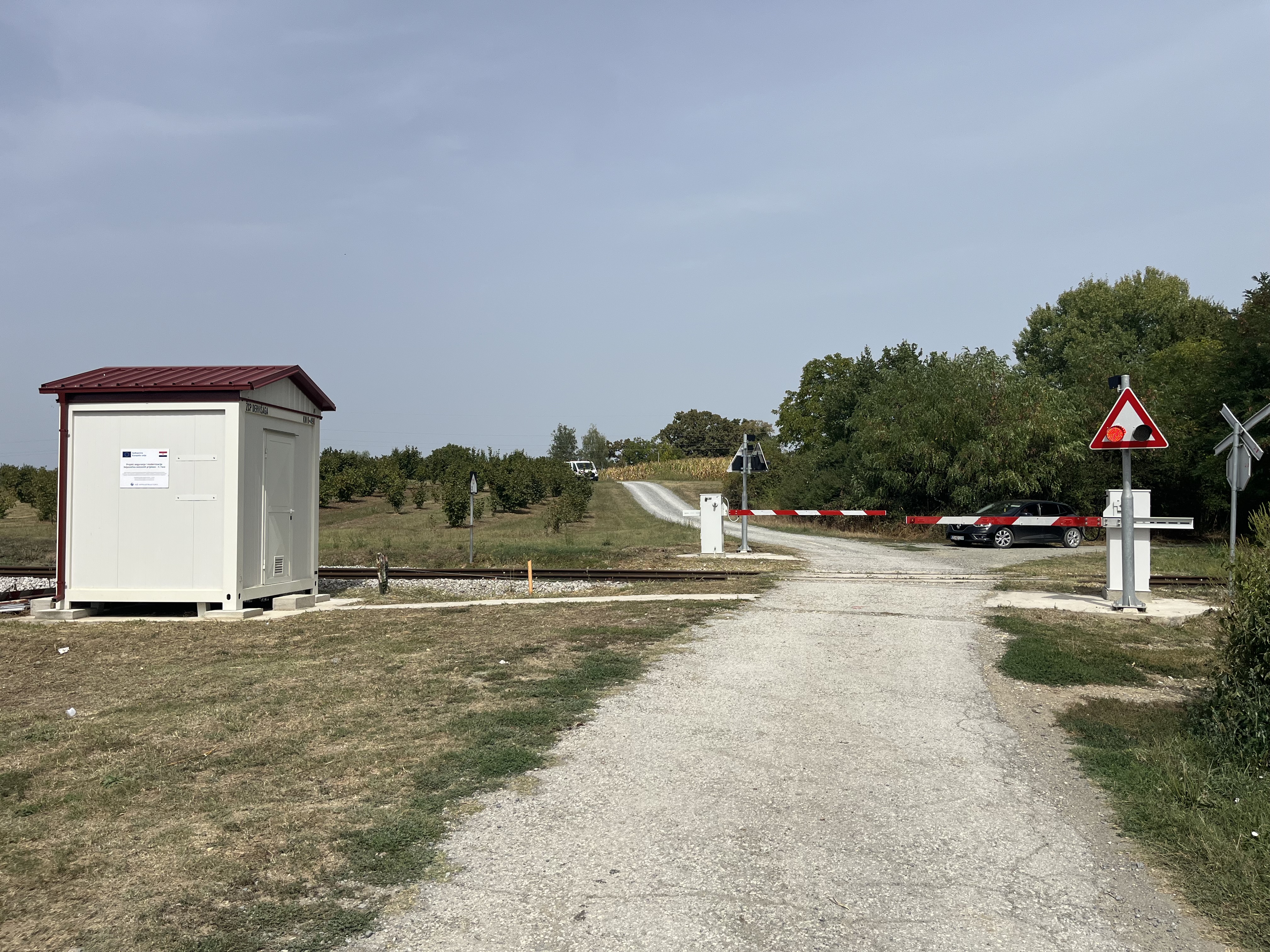 Novi uređaji za sigurniji promet na željezničko-cestovnim prijelazima u Slavoniji
