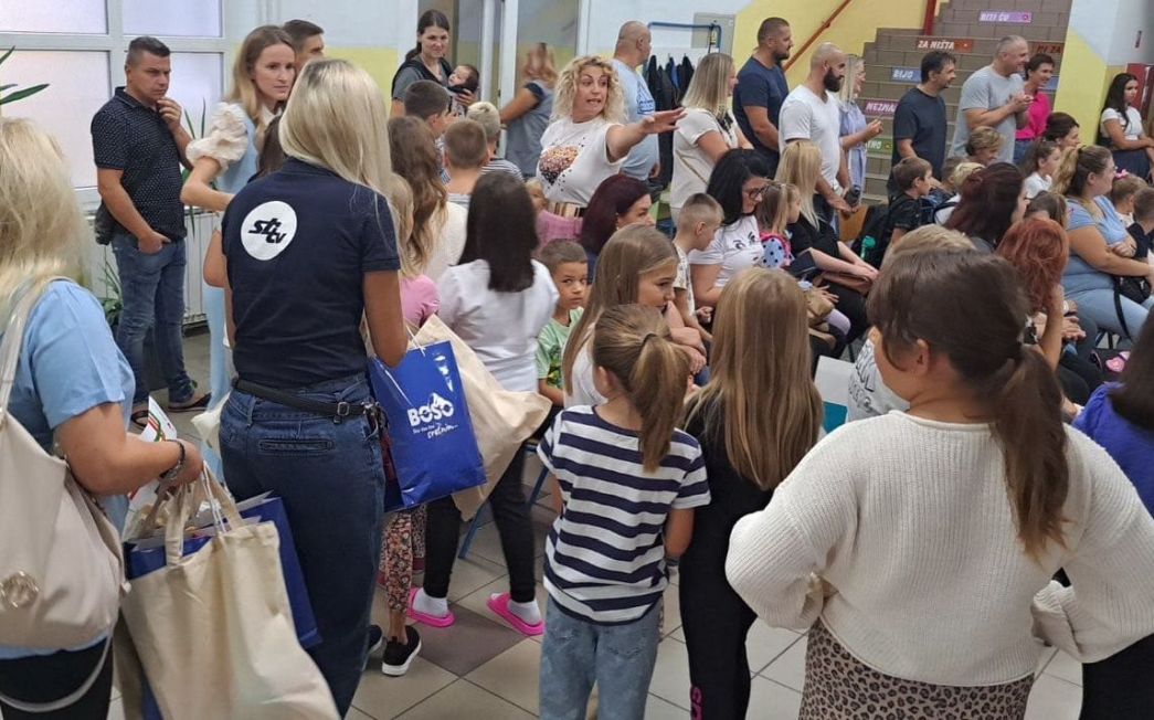Uz prvi dan škole, SBTV darivala prvašiće u školama u Šušnjevcima i Vranovcima
