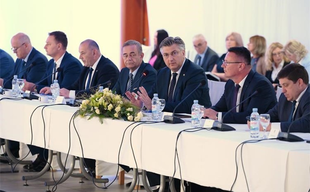 Plenković u Slavonskom Brodu: Hrvatska u plusu 10,7 milijardi eura, a izvorima iz europskog proračuna financirano 70 posto ukupnih javnih investicija